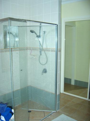 Glass Glaziers Repairs Replacements Yeppoon QLD LBG