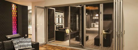 Well Hung Glass & Aluminium Products - LBG 0