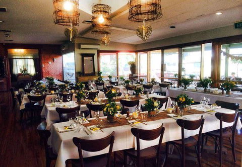 The Crossing Cafe & Restaurant - LBG 7