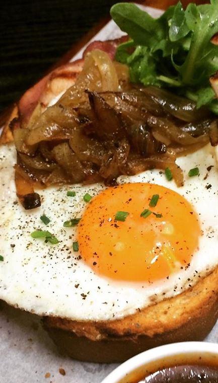 Montania Cafe Bar Restaurant - LBG 4