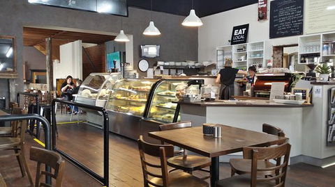 D & M's Bakery Cafe - LBG 0