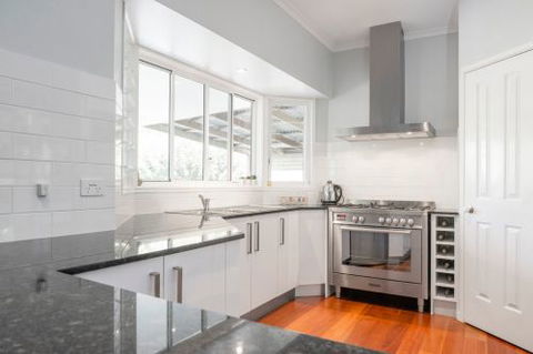 Coast & Country Kitchens & Bathrooms - LBG 3