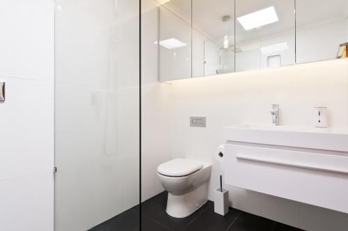 Building Alterations Renovations Brinsmead QLD LBG