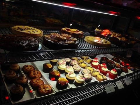 Frou Frou Patisserie - LBG 0
