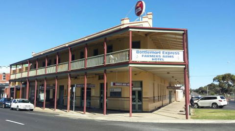 Farmers Arms Hotel - LBG 0