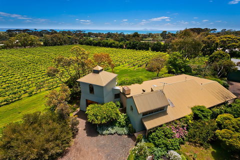 Curlewis Winery - LBG 1