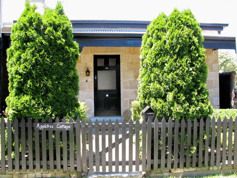 Apple Tree Cottage - LBG 32