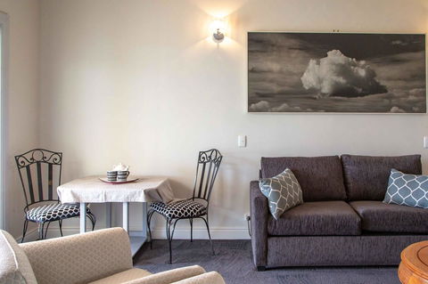 Angaston House - LBG 8