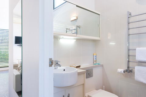 By The Beach B&B Self Contained Apartments - LBG 12