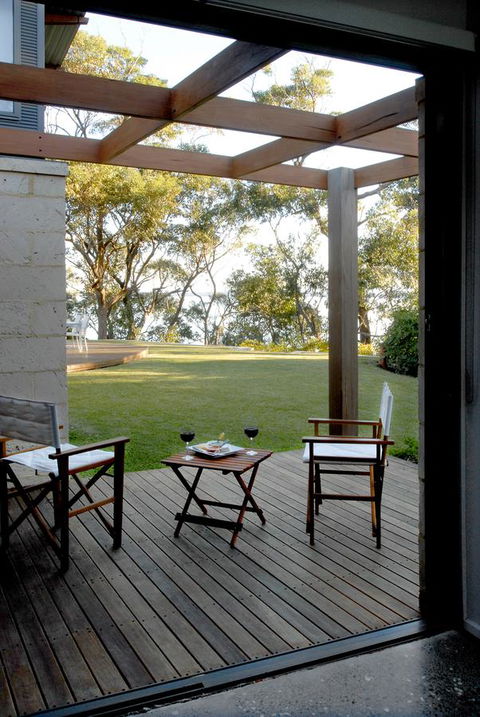 By The Beach B&B Self Contained Apartments - LBG 18