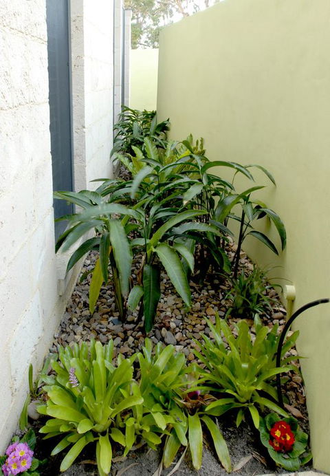 By The Beach B&B Self Contained Apartments - LBG 24
