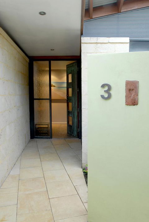 By The Beach B&B Self Contained Apartments - LBG 26