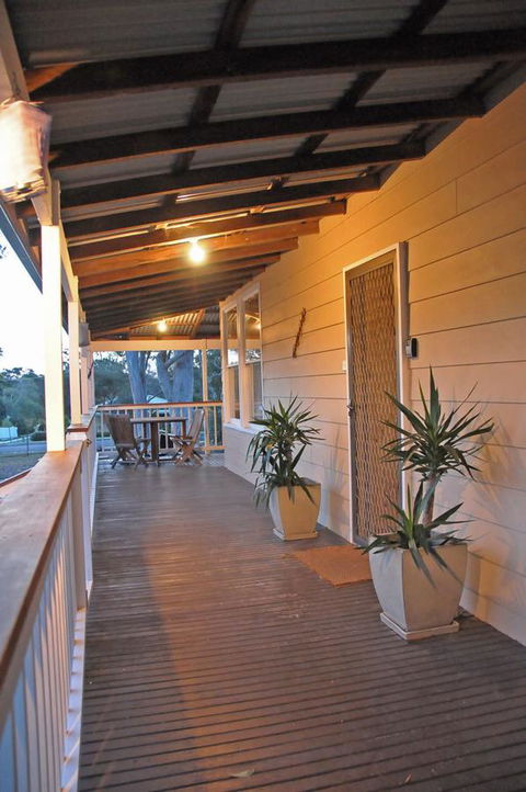 Bush & Bay Cottage - LBG 19