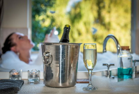 Chimes Spa Retreat - LBG 16