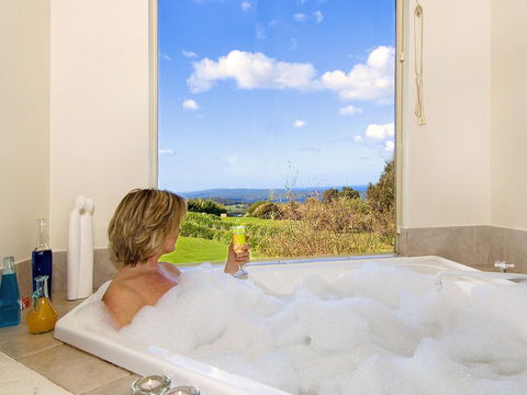 Chimes Spa Retreat - LBG 35