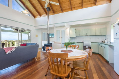 Surfside Ocean Beach Denmark Holiday Accommodation - LBG 21