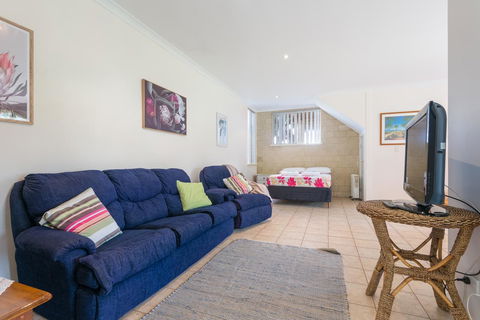 Surfside Ocean Beach Denmark Holiday Accommodation - LBG 13
