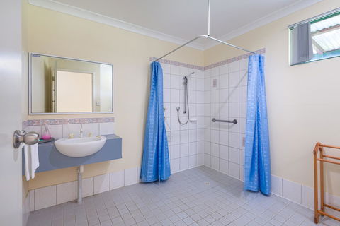 Surfside Ocean Beach Denmark Holiday Accommodation - LBG 38