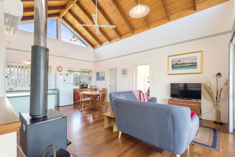 Surfside Ocean Beach Denmark Holiday Accommodation - LBG 23