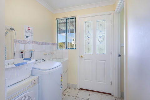 Surfside Ocean Beach Denmark Holiday Accommodation - LBG 25