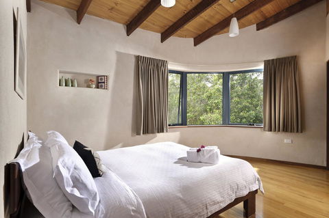 Aiyana Retreat - LBG 12