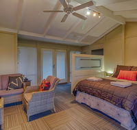 Windfall Estate Vineyard Cottage - LBG