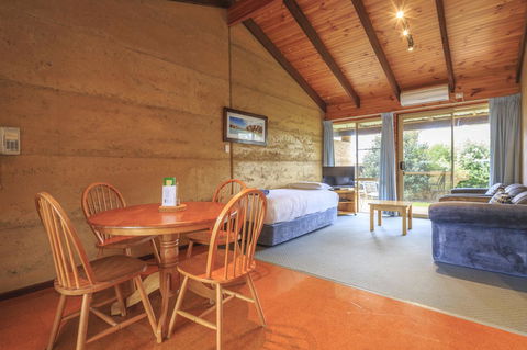 The Koorabup Motel - LBG 12