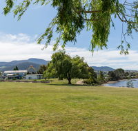 Riverfront Motel  Villas - LBG