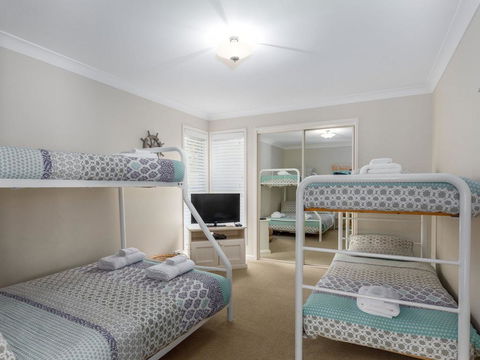 Akarana Beach House :: Jervis Bay Rentals - LBG 1