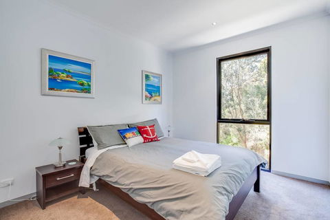Beautiful Beachfront Apartment At Capel Sound - LBG 3
