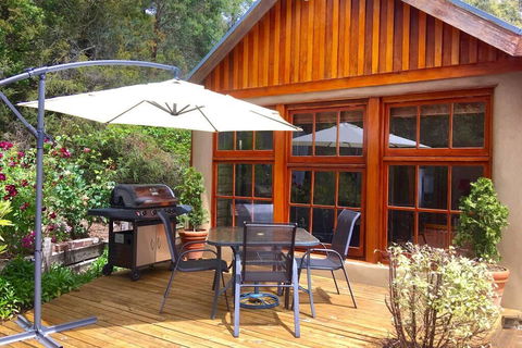 BEAUTIFUL RETREAT - 20 Mins To CBD And Only 10 Mins To MONA! - LBG 1