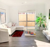 Brand New Home 10 mins to Beach Torquay Geelong Deakin Hospitals - LBG