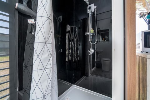 Big Tiny Paz Seven Hills Tiny House, Tallarook - LBG 3