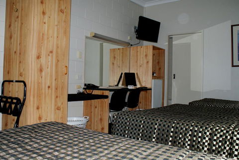 Black Diamond Motel - LBG 3