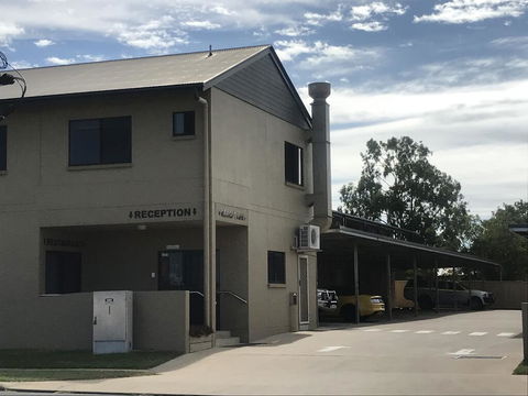 Blackwater Central Motel - LBG 2