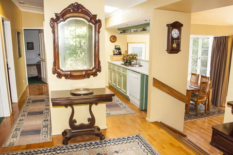 Bygone Beautys Cottages - Bronte Cottage - LBG 2