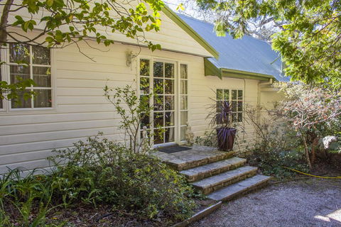 Bygone Beautys Cottages - Bronte Cottage - LBG 1
