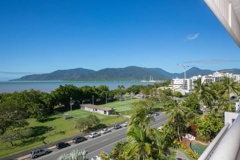 Cairns Luxury Waterfront Apartment - LBG 1