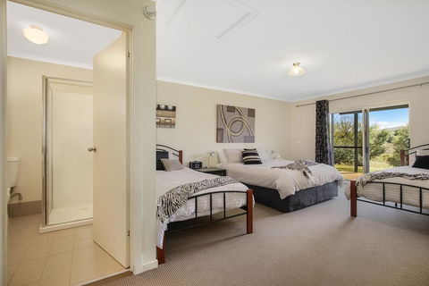 Colonial Inn Guest Rooms - LBG 3