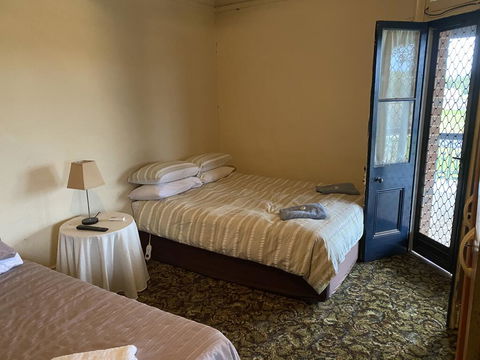 Commercial Hotel Curlewis - LBG 2