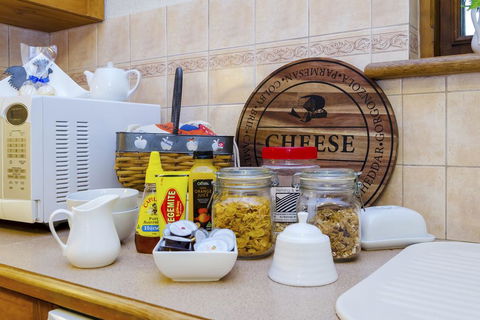 Country Pleasures Bed And Breakfast - LBG 2