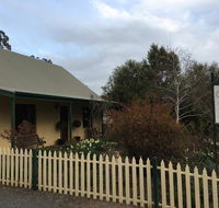 Country Pleasures Bed and Breakfast - LBG