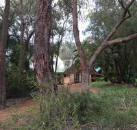 Country Retreat on 1 acre with pool hot tub surrounded by trees - LBG