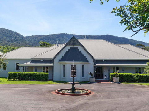 Cowley House - Stunning Entertainer, Views, Pool - LBG 0