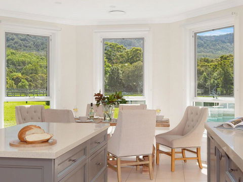 Cowley House - Stunning Entertainer, Views, Pool - LBG 1