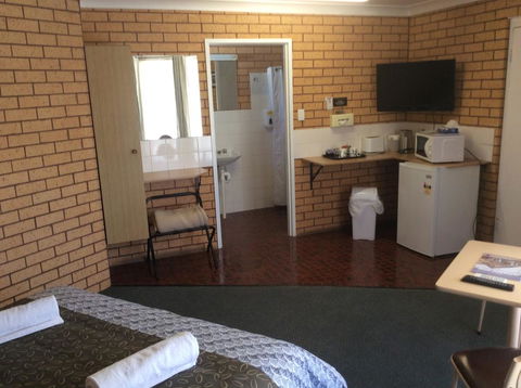 Cross Roads Motel - LBG 3