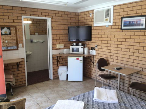 Cross Roads Motel - LBG 2