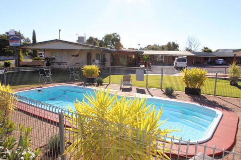 Cross Roads Motel - LBG 0