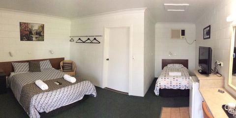 Cross Roads Motel - LBG 1