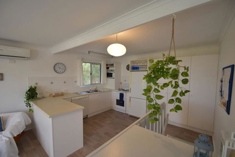 Dolphin Dreaming - 16 Dolphin Avenue - LBG 2